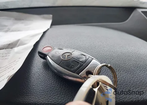 2009 Mercedes-Benz C 300 Luxury/Sport z USA, uszkodzony, nr VIN WDDGF54X89F225624